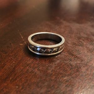 14k White Gold Band w Diamonds